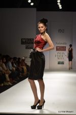 Model walk the ramp for Nalandda Show at Wills Lifestyle India Fashion Week 2012 day 3 on 8th Oct 2012 (60).JPG